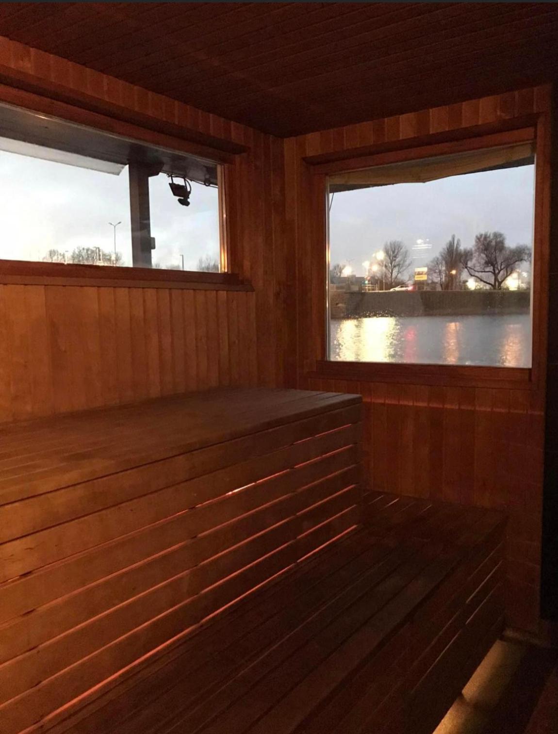 Houseboat On The Water Hotell Liepāja Exteriör bild