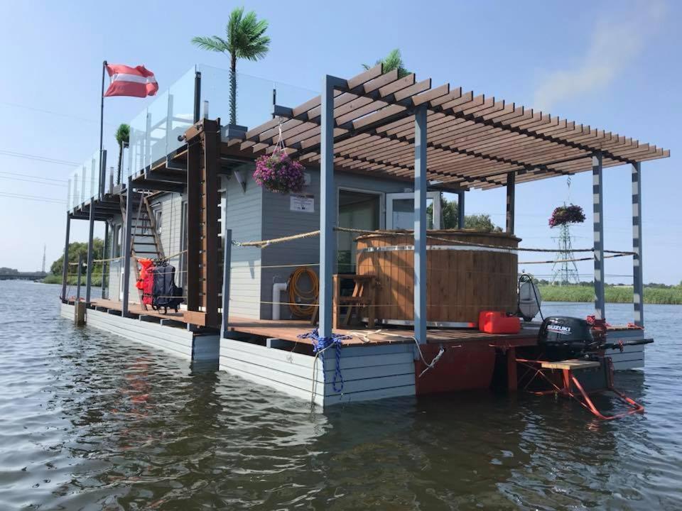 Houseboat On The Water Hotell Liepāja Exteriör bild