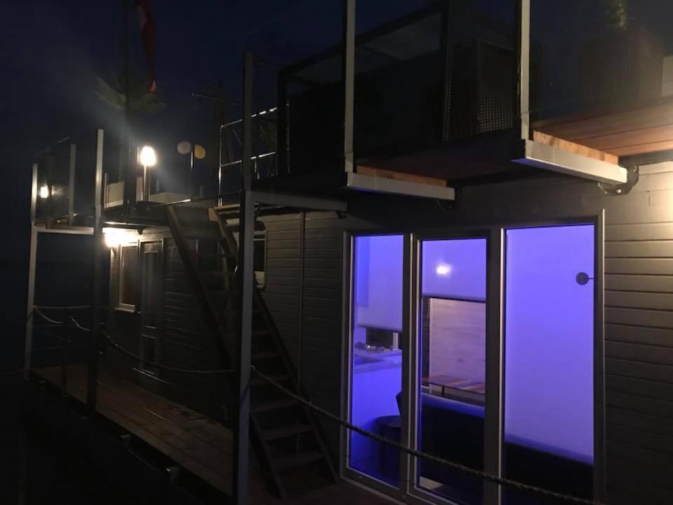 Houseboat On The Water Hotell Liepāja Exteriör bild